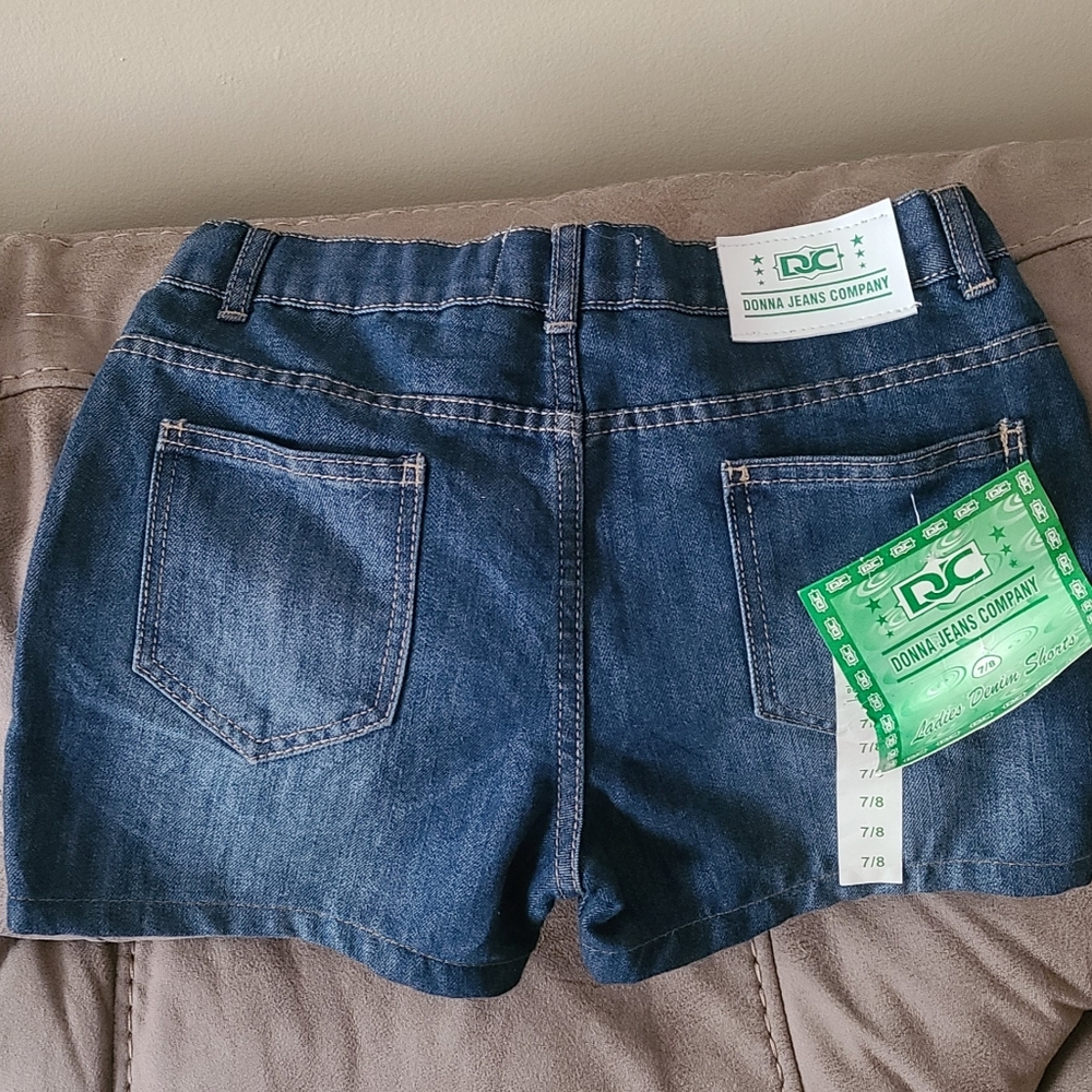 DONNA JEANS COMPANY LADIES JEAN SHORTS 7/8